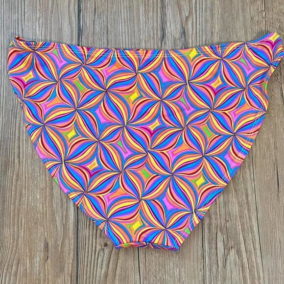 New No Boundaries Geometric Bikini - Picture 3 of 3